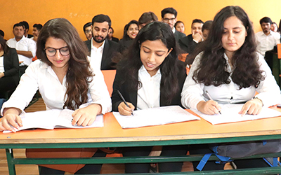 IMS Noida PGDM Students in Classroom – Engaged in Learning IMS Noida students engaged in learning during a classroom session.
