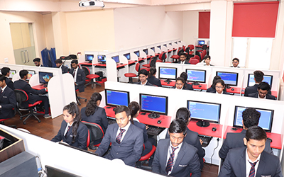 IMS Noida PGDM Students in Computer Lab – Innovating and Learning IMS Noida students working on computers in a well-equipped computer lab.